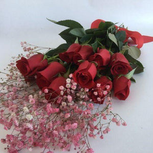 A bouquet of red roses